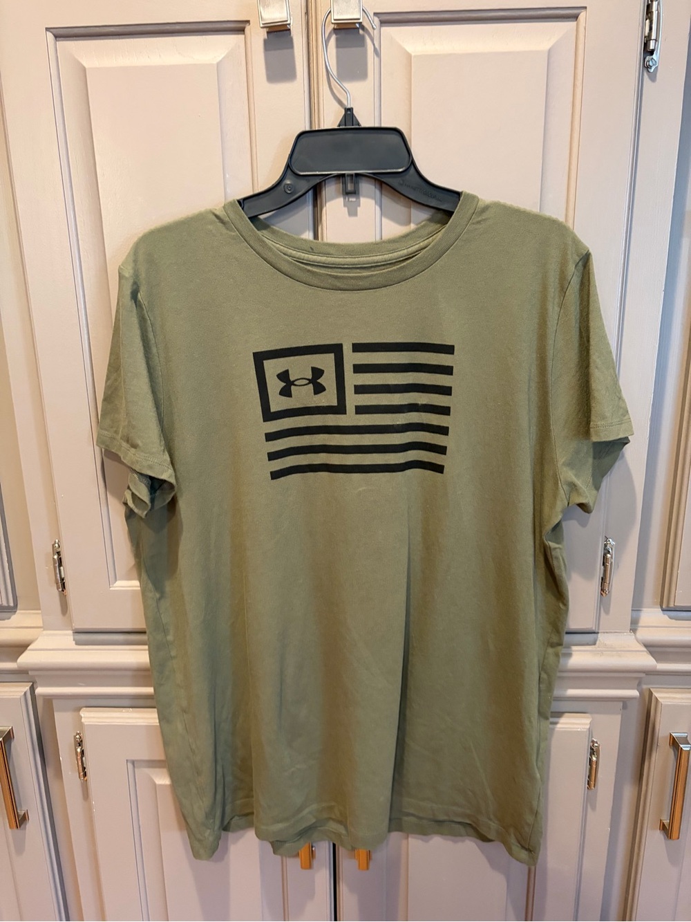Under Armour Olive Green Short Sleeve Tee with Black Flag Graphic